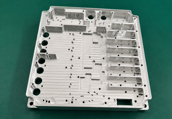 半導体装置用の精密切削アルミニウム部品